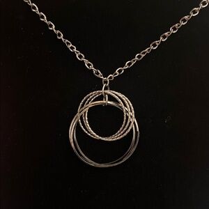 Elegant Silver Necklace with Interlocking Rings
